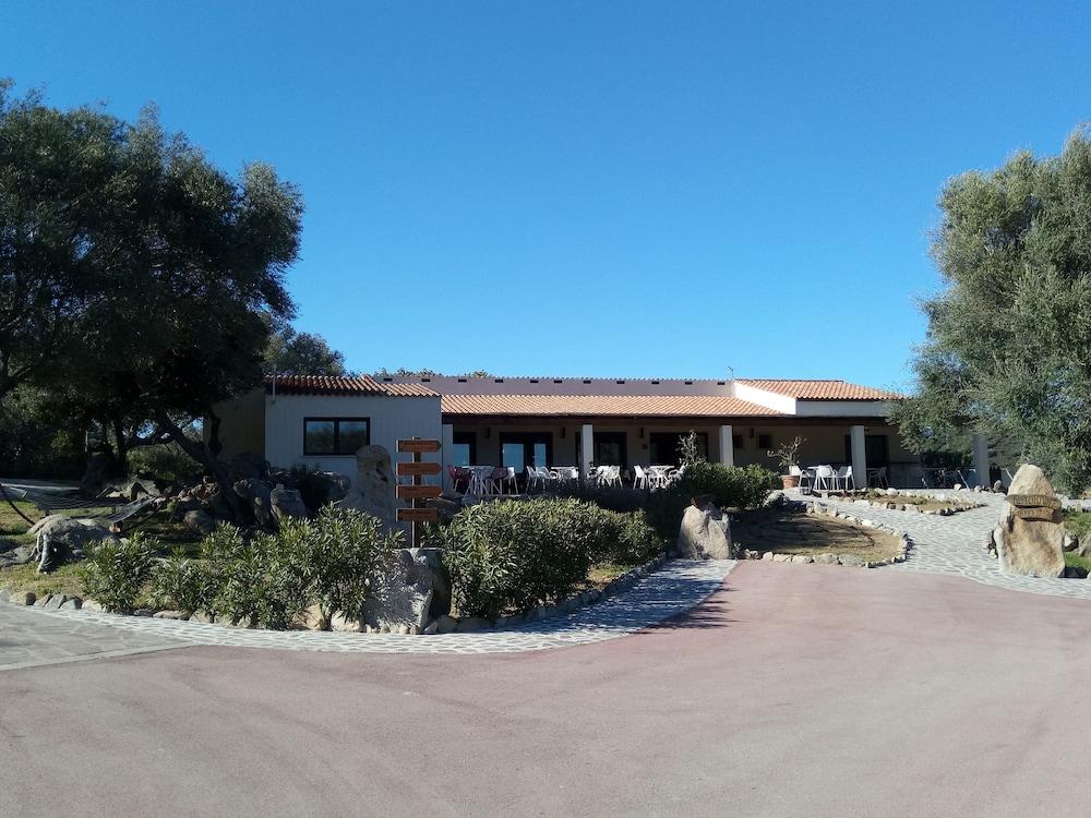 Liscia Country Relais Guest House Sant'Antonio di Gallura Luaran gambar