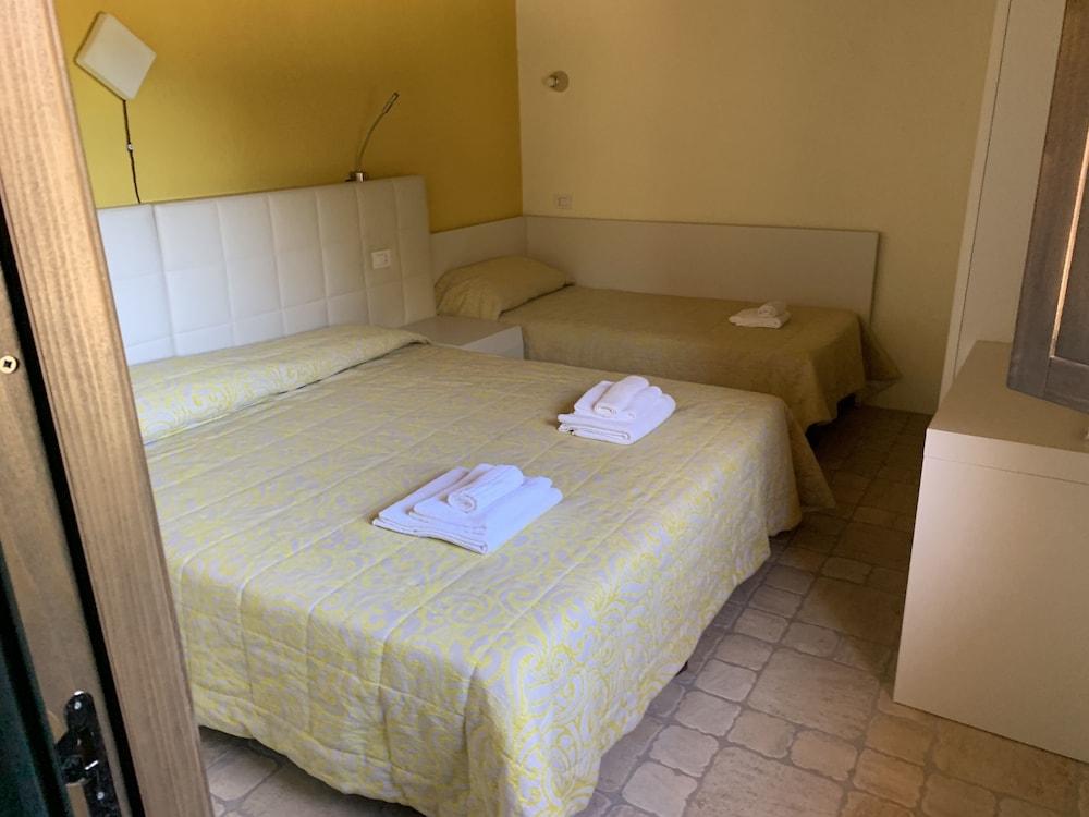 Liscia Country Relais Guest House Sant'Antonio di Gallura Luaran gambar