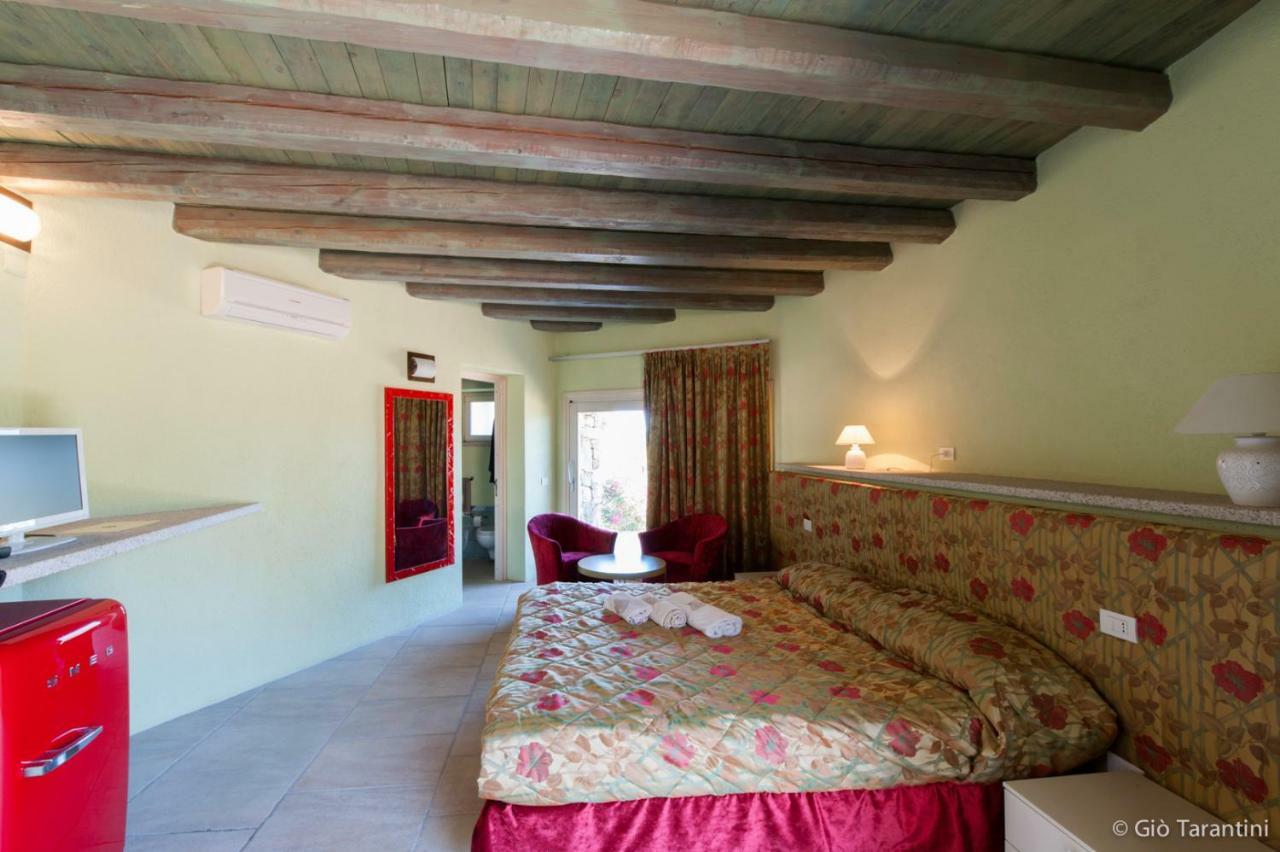 Liscia Country Relais Guest House Sant'Antonio di Gallura Luaran gambar